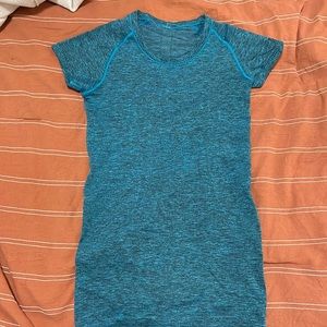 Lululemon blue swiftly tee size 4